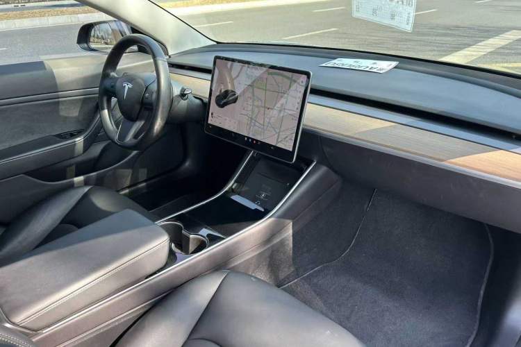 Used Tesla Model 3 2019 Long-Range Rear-Wheel-Drive Version
