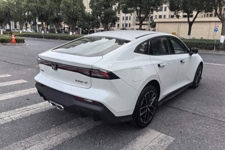 Used Changan UNI-V iDD 2024 Blue Whale Smart Electric iDD 136km ZhiKu Model
