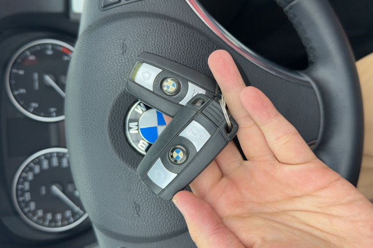 Used BMW 3 Series 2011 320i Convertible Coupe
