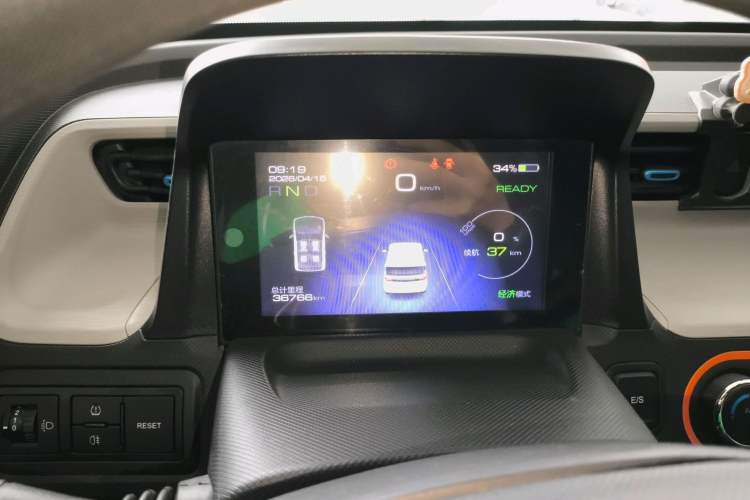 Used Wuling Hongguang MINIEV 2020 Freedom Version Lithium Iron Phosphate Odometer Close Up