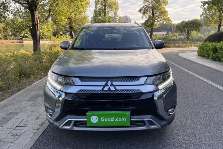 Used Mitsubishi Outlander 2019 2.4L 4x4 Zhi Xiang Edition 5 Seats China VI Standard
