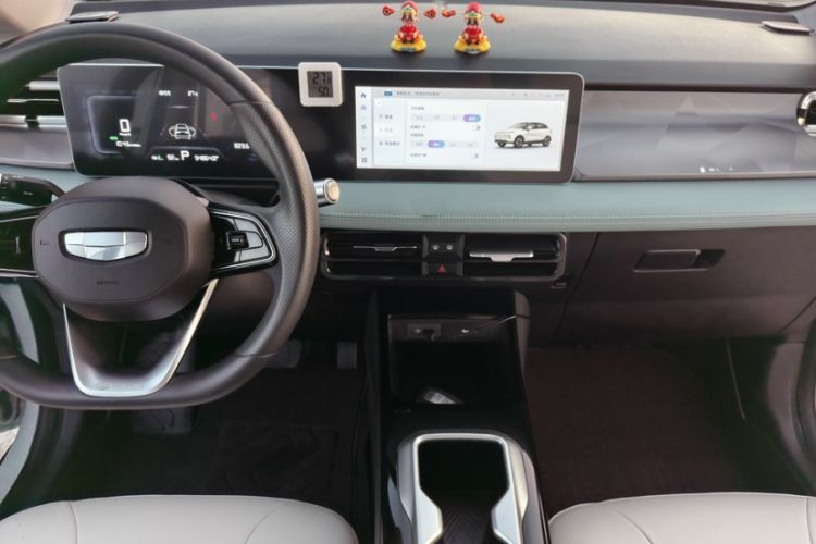 Used Geometry E Firefly 2024 301km Starlight Interior 6