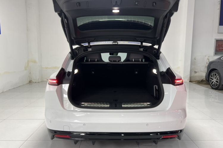 Used Nio ET5T 2025 75 kWh Touring Trunk