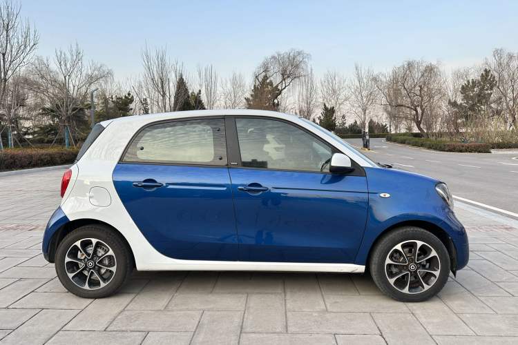 Used smart forfour 2016 1.0L 52 kW Passion Edition