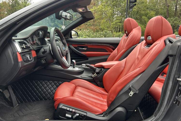 Used BMW M4 2014 M4 Convertible Coupé
