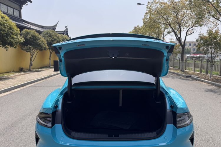 Used Xiaomi Auto SU7 2024 Four-Wheel Drive Ultra-Long Range Advanced Intelligent Driving Max Edition Trunk