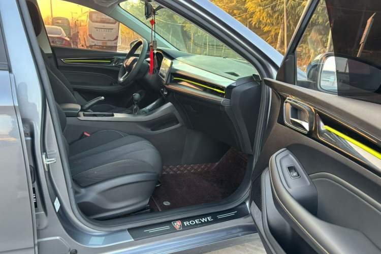 Used Roewe i5 2021 1.5L Manual Platinum Edition
