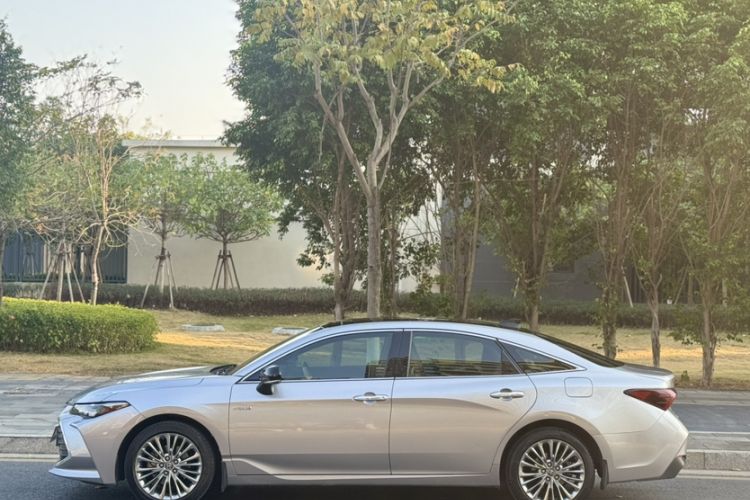 Used Toyota Avalon 2019 Dual-Engine 2.5L XLE Prestige Version China VI Standard