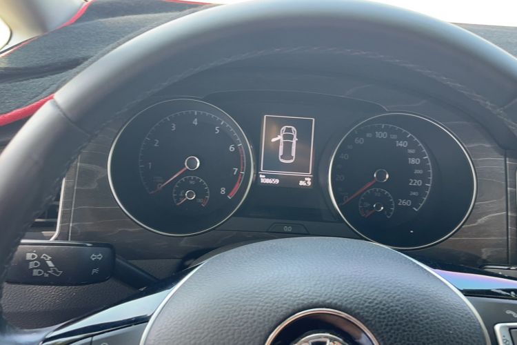 Used Volkswagen Golf Sportsvan 2016 230TSI Automatic Luxury Version Odometer Close Up