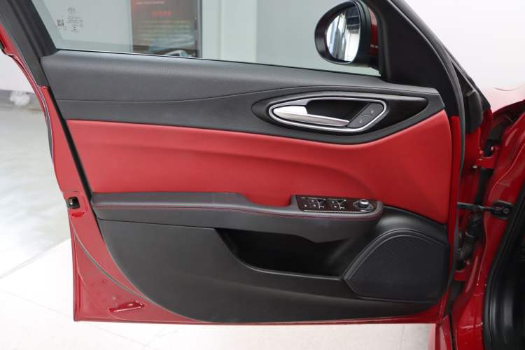 Used Alfa Romeo Giulia 2017 2.0T 200HP Luxury Edition