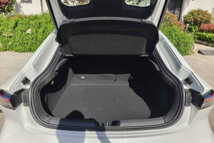 Used CHANGAN UNI-V iDD 2024 Blue Whale Smart Electric iDD 136km ZhiKu Model
