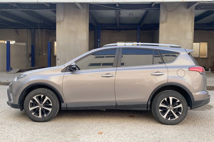 Used Toyota RAV4 2019 2.0L CVT Two-Wheel Drive Comfort Edition China VI Standard
