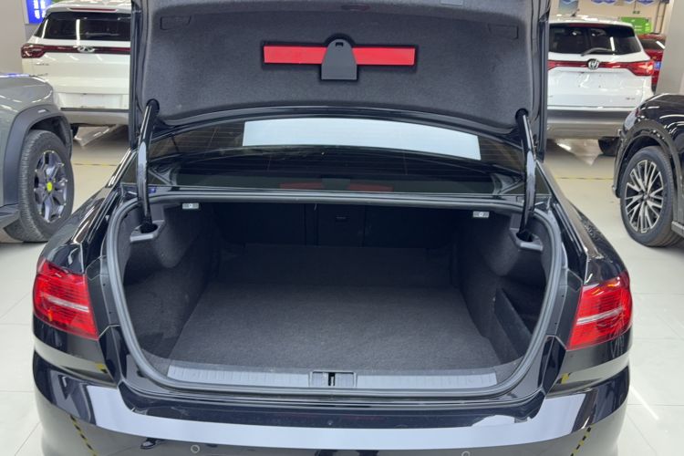 Used Volkswagen Magotan 2019 330TSI DSG Luxury Version China VI Standard Interior 8