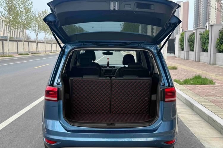 Used Volkswagen Touran 2016 Volkswagen Touran L 280TSI DSG Comfort Edition Trunk