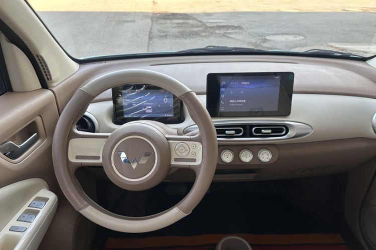 Used Wuling Hongguang MINIEV 2025 Four-Door Version Zhenxiang+ Edition Interior 1