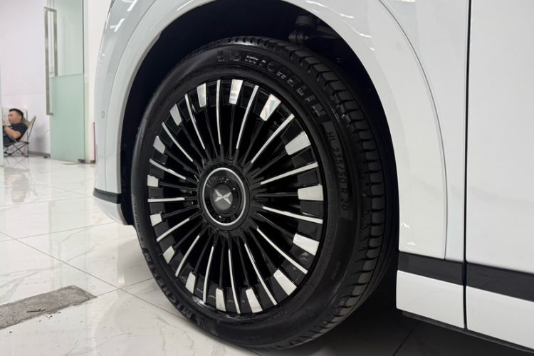 Used XPeng X9 2025 740 Ultra-Long Range Max
