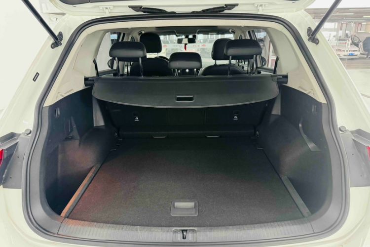 Used Volkswagen Tiguan L 2019 Updated Version 330TSI Automatic Two-Wheel Drive Panoramic Comfort Edition China VI Standard Trunk