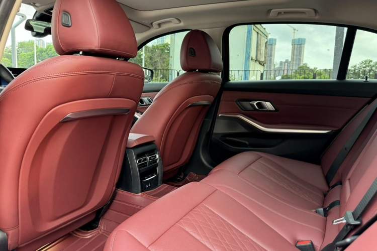 Used BMW i3 2022 eDrive 35 L Interior 10