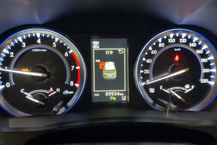 Used Toyota Highlander 2021 2.0T Four-Wheel Drive Luxury Edition 7 Seats Odometer Close Up