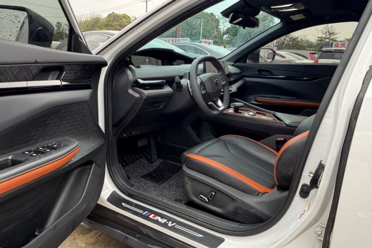 Used CHANGAN UNI-V 2023 1.5T Prestige Model