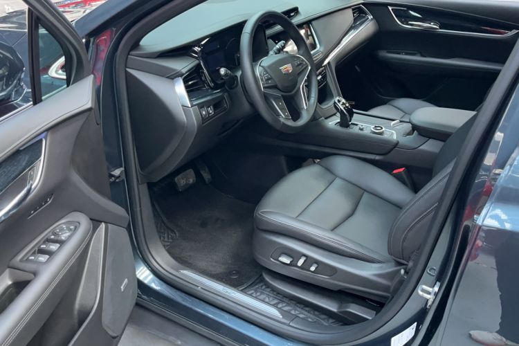 Used Cadillac XT5 2024 2.0T Two-Wheel Drive Fashion Edition Interior 1