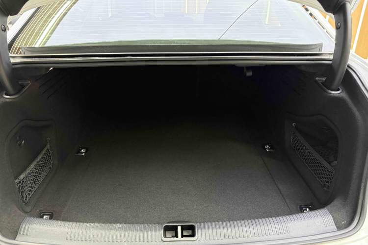 Used Audi A4L 2019 40 TFSI Fashion Edition China VI Emission Standard Interior 5