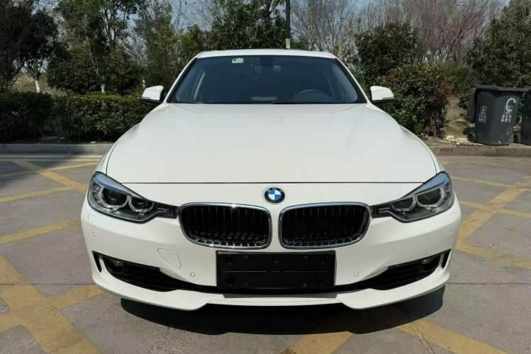 Used BMW 3 Series 2015 320i Luxury Line Stylish Edition
