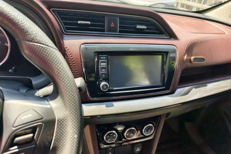 Used Venucia M50V 2017 1.6L XL CVT Luxury Edition
