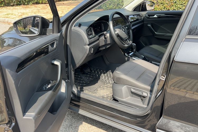 Used Volkswagen T-ROC 2021 280TSI DSG Two-Wheel Drive Comfort Connect Edition