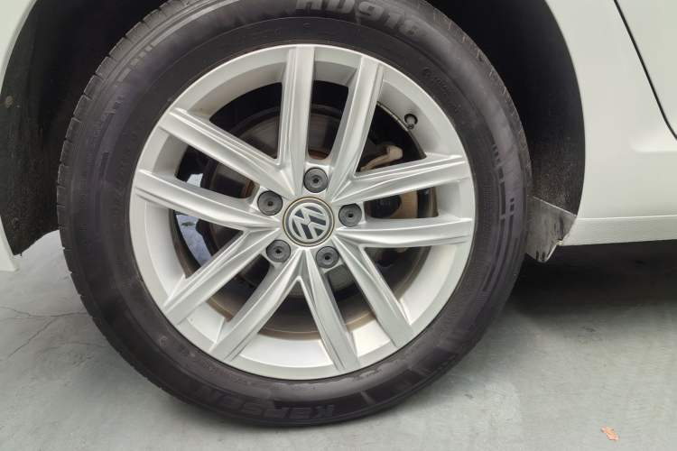 Used Volkswagen Golf 2018 230TSI Automatic Comfort Model Exterior 5