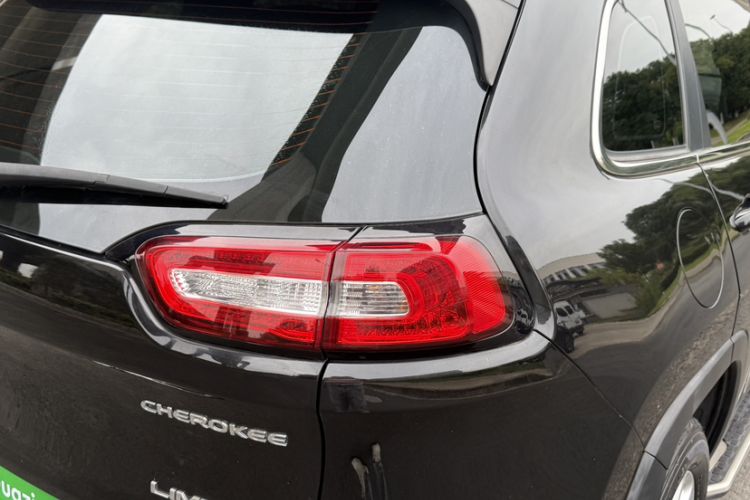 Used Jeep Cherokee 2017 2.0L Superior Edition