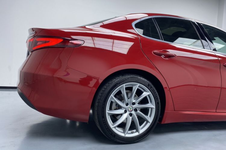 Used Alfa Romeo Giulia 2017 2.0T 200HP Luxury Edition
