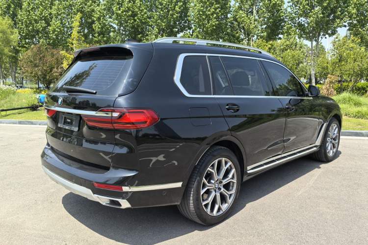 Used BMW X7 2021 xDrive40i Luxury Package with Leading Features