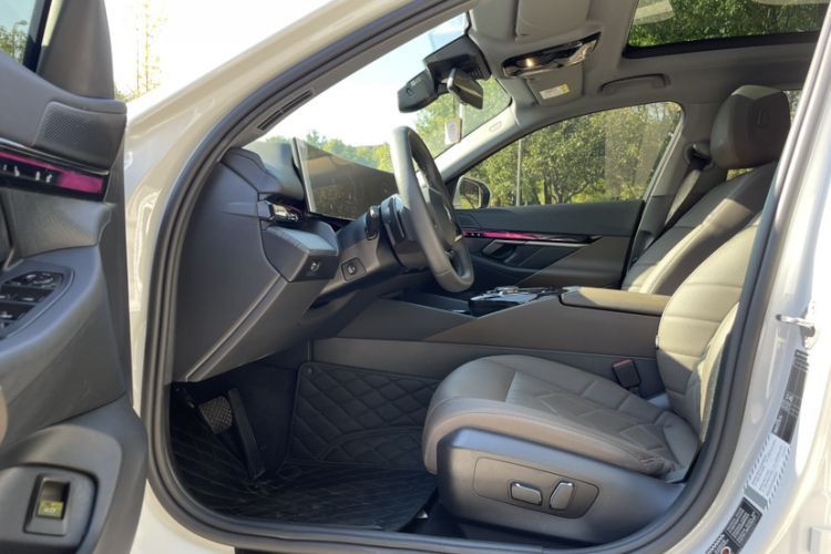 Used BMW 5 Series 2025 525Li Luxury Package