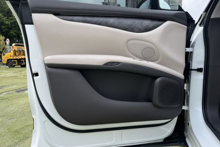 Used IM LS6 2023 Max Standard Edition Interior 9