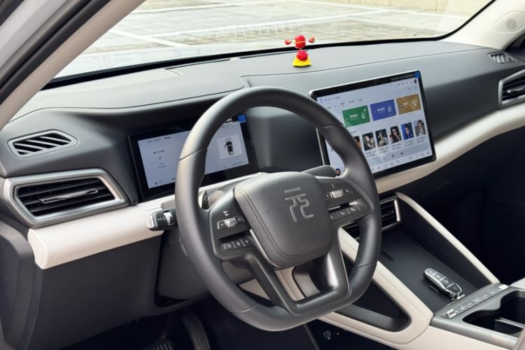 Used BYD Yuan UP 2025 Intelligent Driving Version 401 KM Dynamic Edition Interior 10