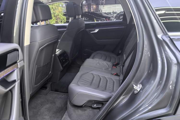 Used Volkswagen Touareg 2019 3.0 TSI RuiFeng Edition China V Standard Interior 4