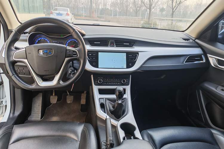 Used Geely Auto Vision 2019 Upgraded Model 1.5L Manual Luxury Version China V Standard