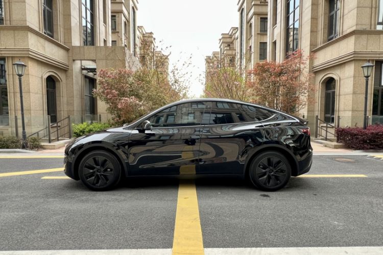 Used Tesla Model Y 2023 Rear-Wheel-Drive Version Exterior 3