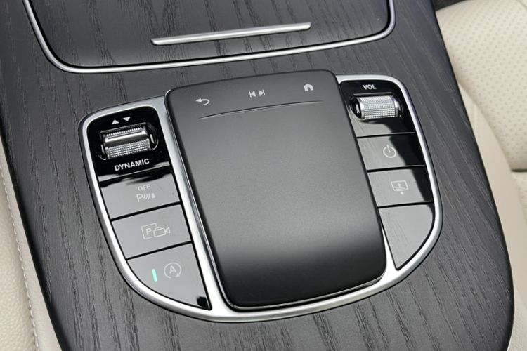 Used Mercedes-Benz E-Class 2022 Second Facelift E 300 L Luxury Edition Interior 11