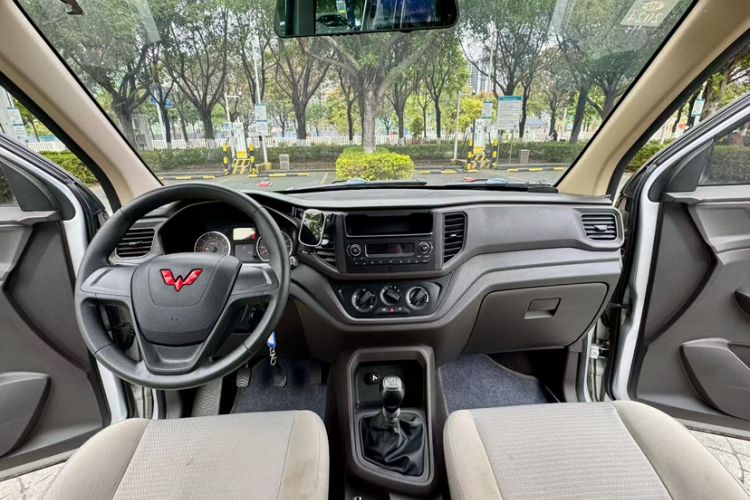 Used Wuling Hongguang V 2019 1.5L Jingqu Version China VI LAR
