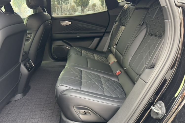 Used Lynk & Co 10 EM-P 2025 Model 120 Four-Wheel Drive Ultra Interior 8