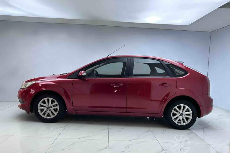 Used Ford Focus 2013 Hatchback Classic 1.8L Automatic Base Model Exterior 3