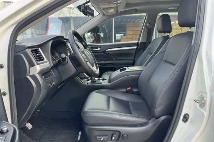 Used Toyota Highlander 2017 2.0T Two-Wheel Drive Luxury Edition 7 Seats
