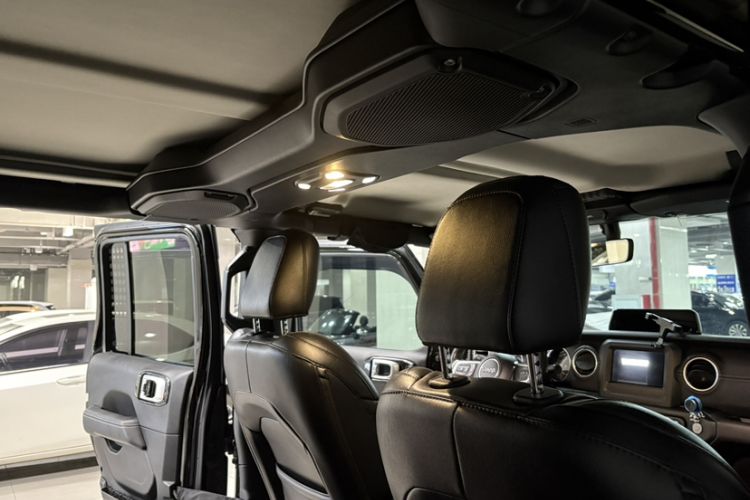 Used Jeep Wrangler 2019 2.0T Sahara Four-Door Version China VI Emission Standard
