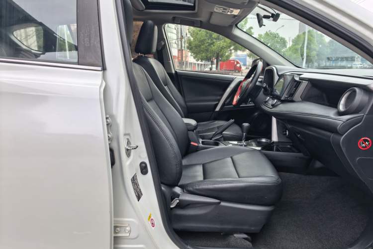 Used Toyota RAV4 2018 2.0L CVT Two-Wheel Drive Fashion X Edition