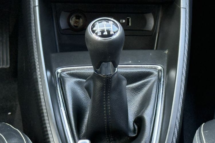 Used MG ZS 2017 1.5L Manual Elite Edition Gear Lever