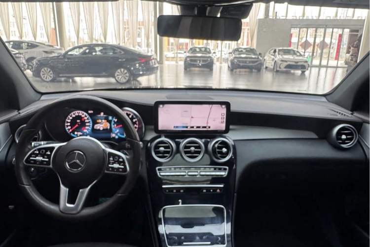 Used Mercedes-Benz GLC 2022 Refreshed GLC 260 L 4MATIC Dynamic Edition Interior 1