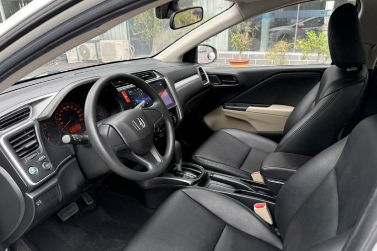 Used Honda Greiz 2016 1.5L CVT Classic Edition Interior 7