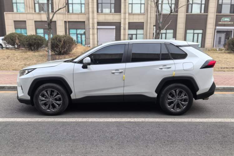 Used Toyota RAV4 2023 2.0L CVT Two-Wheel Drive Fashion Edition Exterior 2